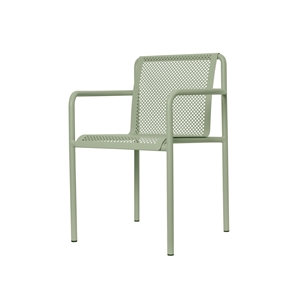 Silla de exterior Dapple con reposabrazos de Ferm Living en color verde té