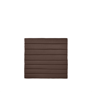 Cojín Dapple de Ferm Living para sofá de 2 plazas, color chocolate oscuro