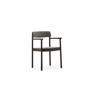 Silla de comedor Normann Copenhagen Timb con reposabrazos, tapizada en Marrón/Hallingdal 368