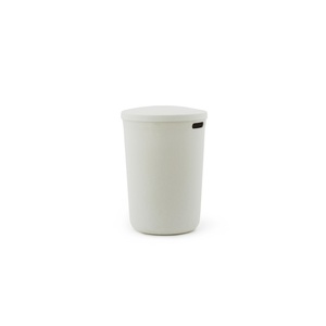 Cesta para la ropa de piel Crema de Normann Copenhagen