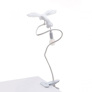 Seletti Sparrow Cruising Lámpara de Mesa Con Clip Blanco