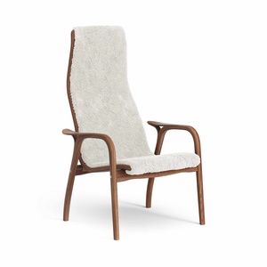 Sillón Alto Lacado Lamino de Suecia en Nuez, Marfil y Piel de Oveja.