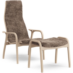 Sillón Lamino Sueco con Reposapiés Alto Lacado en Haya, Roble, Sahara y Piel de Oveja